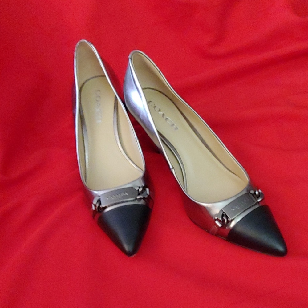 COACH  👠 HEELS sz 9 like new